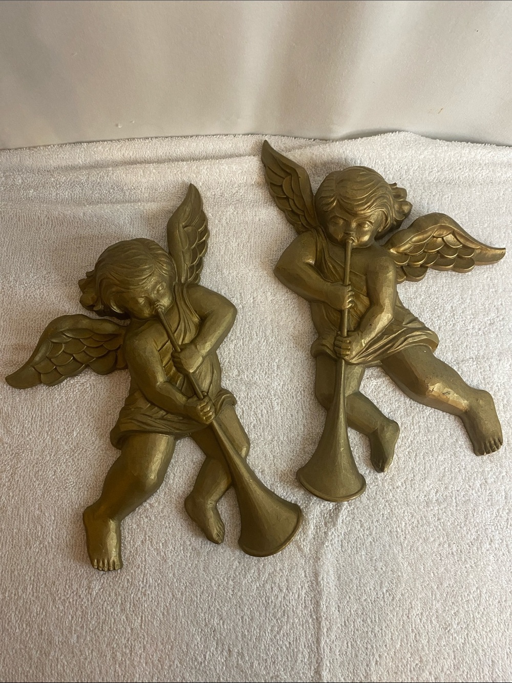 2 VINTAGE matte Gold Angel Cherubs Wall Plaque Hanging syroco